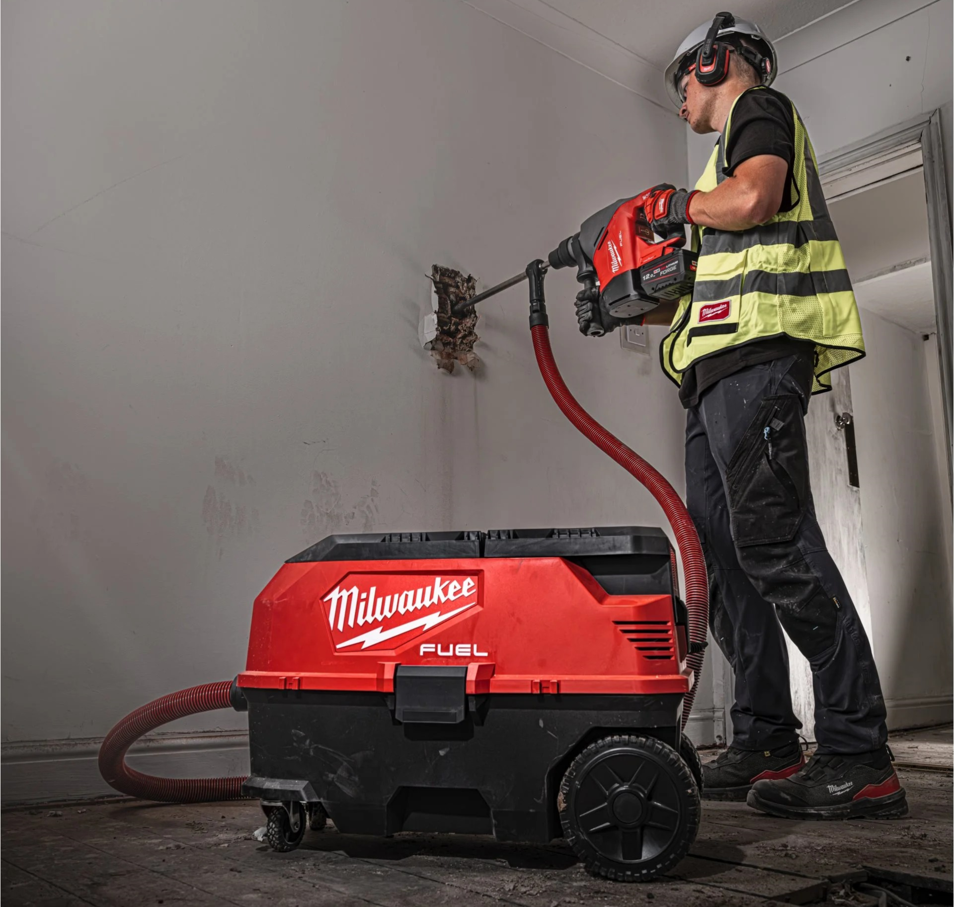 Технически характеристики на комбинираната машина M18 FUEL™ 45 mm SDS-MAX с технология ONE-KEY™: