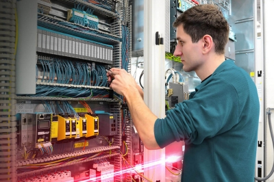EPLAN Smart Wiring е Вашият виртуален асистент за окабеляване стъпка по стъпка на контролни шкафове и табла 
