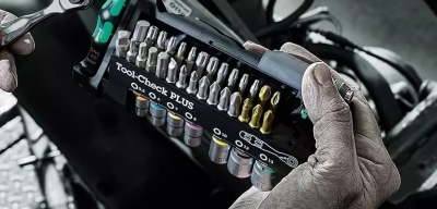 С комплекта инструменти Tool-Check PLUS на Wera ще си осигурите изключително лесна работа, дори само с една ръка